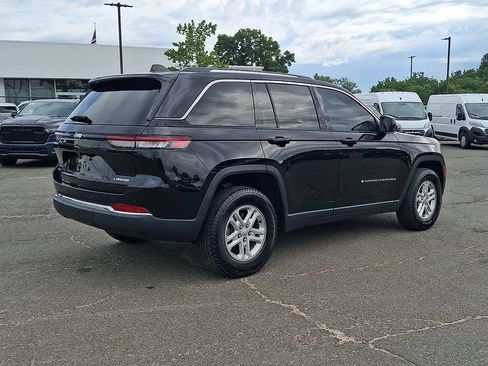 Used 2023 Jeep Grand Cherokee Laredo AWD/4WD image 9