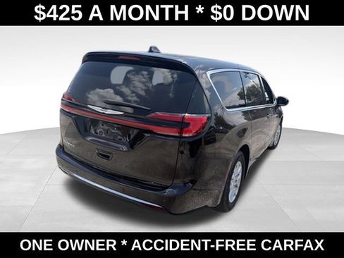 Used 2025 Chrysler Pacifica Select FWD image 6