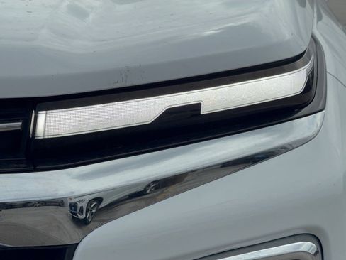 Used 2025 Chevrolet Traverse LT FWD image 12