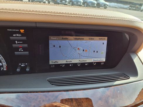 Used 2011 Mercedes-Benz S 550 4MATIC image 4