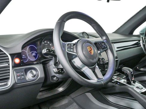 Certified 2022 Porsche Cayenne Coupe AWD/4WD image 4