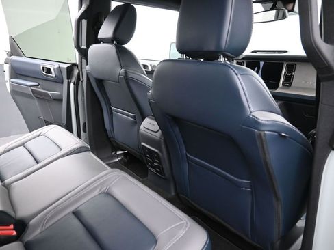 Used 2024 Ford Bronco Outer Banks image 14