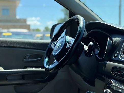 Used 2017 Kia Sedona LX w/ LX Essentials Premium Package FWD image 42