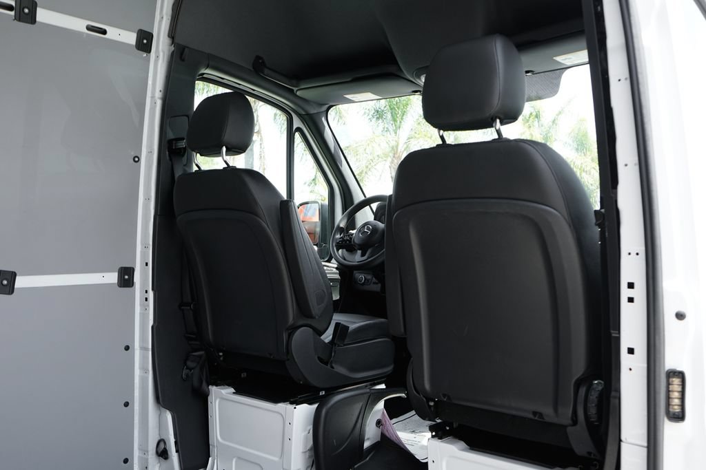 Used 2024 Mercedes-Benz Sprinter 2500 w/ Acoustic Package image 13
