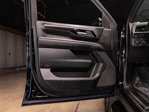 Used 2025 Chevrolet Tahoe LS image 30