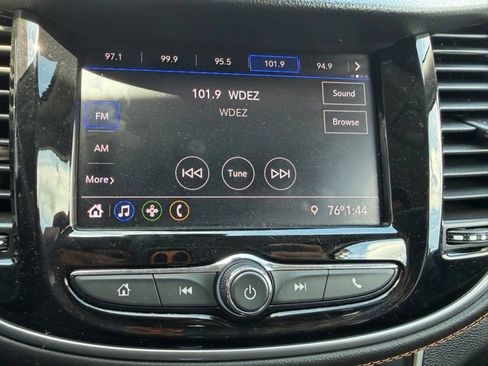 Used 2021 Chevrolet Trax LT w/ Premium Seat Package AWD/4WD image 24