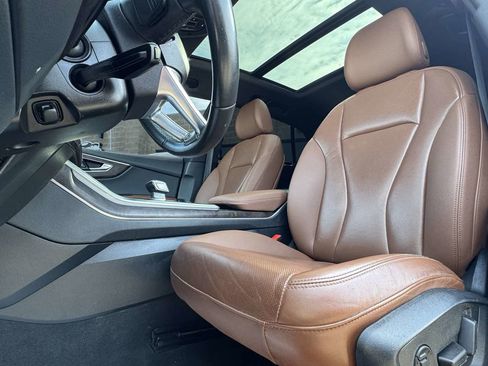 Used 2021 Audi Q8 Prestige w/ Prestige Package image 24