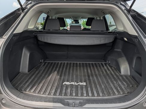 Used 2022 Toyota RAV4 LE AWD/4WD image 18