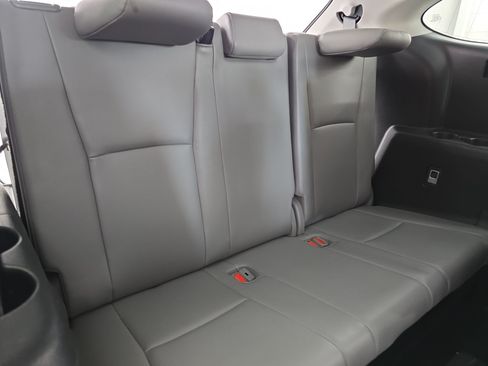 Used 2020 Toyota Highlander XLE AWD/4WD image 12
