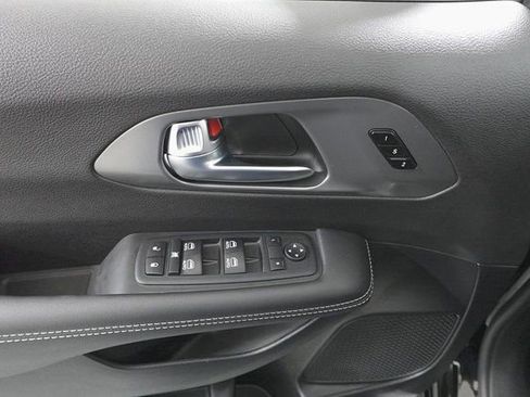 New 2026 Chrysler Pacifica Select image 9