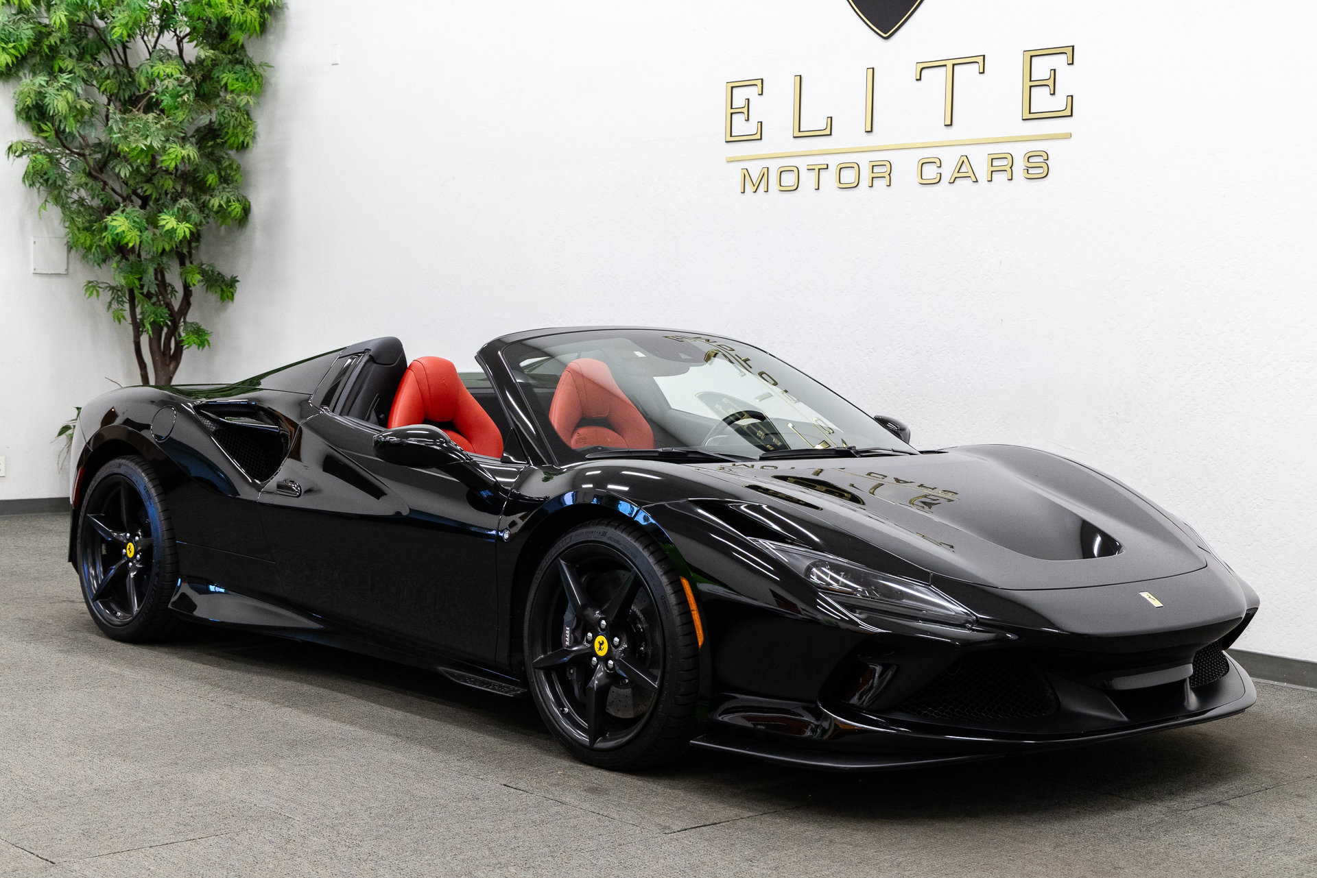 Used 2021 Ferrari F8 Tributo RWD image 8