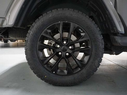 Used 2023 Jeep Gladiator Overland image 9