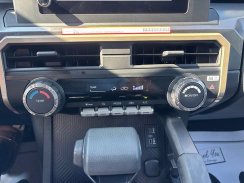 Used 2025 Toyota Tacoma SR5 AWD/4WD image 27