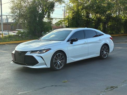 Used 2019 Toyota Avalon Touring FWD image 2