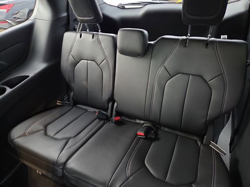 New 2026 Chrysler Voyager LX image 7