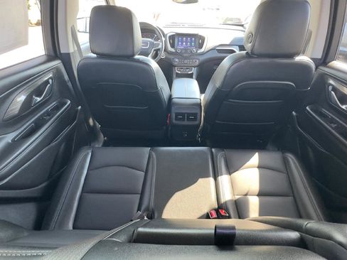 Used 2024 GMC Terrain SLT AWD/4WD image 9