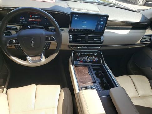 Used 2024 Lincoln Navigator Reserve AWD/4WD image 10