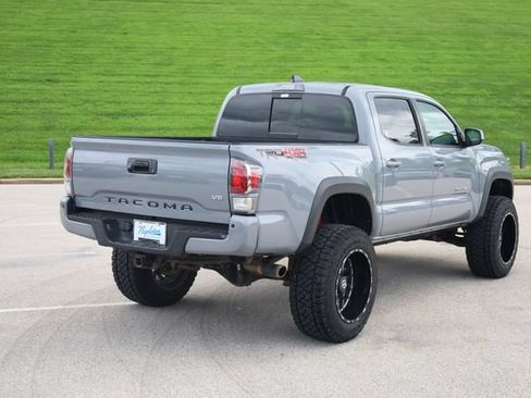 Used 2020 Toyota Tacoma TRD Off-Road w/ TRD Premium Off Road Package AWD/4WD image 5