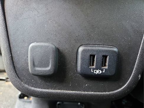 Used 2018 Chevrolet Equinox LT w/ Sun & Infotainment Package FWD image 15