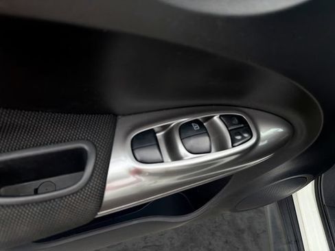 Used 2013 Nissan Juke S FWD image 13
