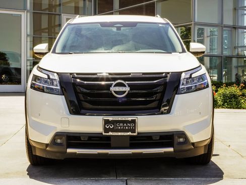 Used 2023 Nissan Pathfinder SL w/ Lighting Package (N92) AWD/4WD image 8