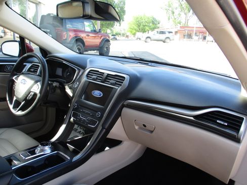 Used 2017 Ford Fusion SE w/ Fusion SE Technology Package AWD/4WD image 30