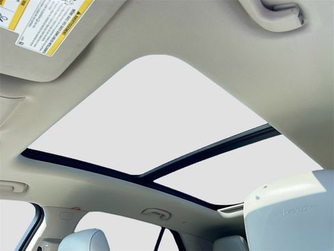 Used 2023 Buick Envision Avenir image 16