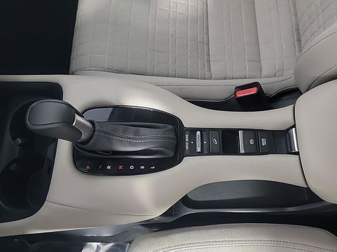 Certified 2024 Honda HR-V LX image 34