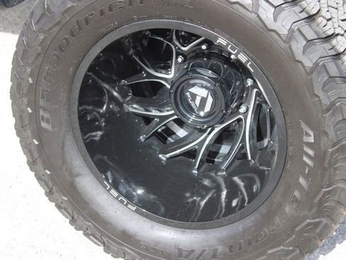 Used 2025 GMC Sierra 3500 Denali w/ Denali Reserve Package image 18