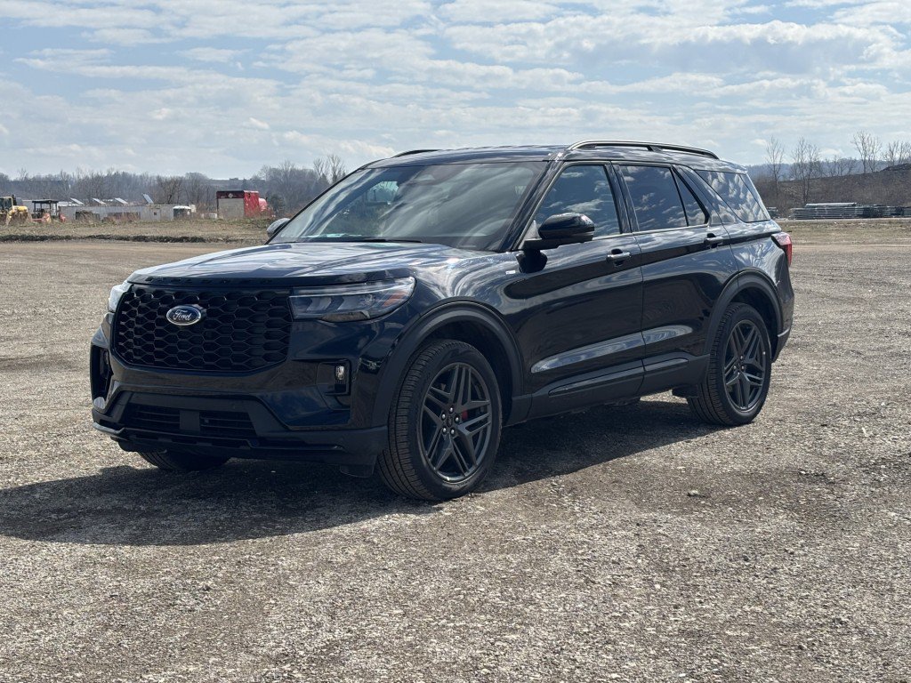 New 2026 Ford Explorer ST-Line w/ ST-Line Street Pack AWD/4WD image 5