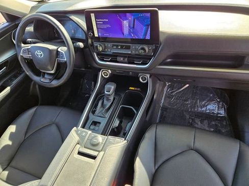Certified 2025 Toyota Grand Highlander XLE image 17