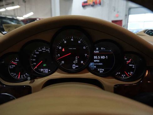 Used 2014 Porsche Panamera 4 image 44