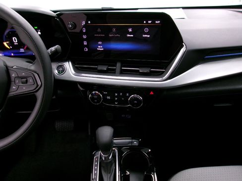 Certified 2024 Chevrolet Trax LT w/ Sunroof Package image 11