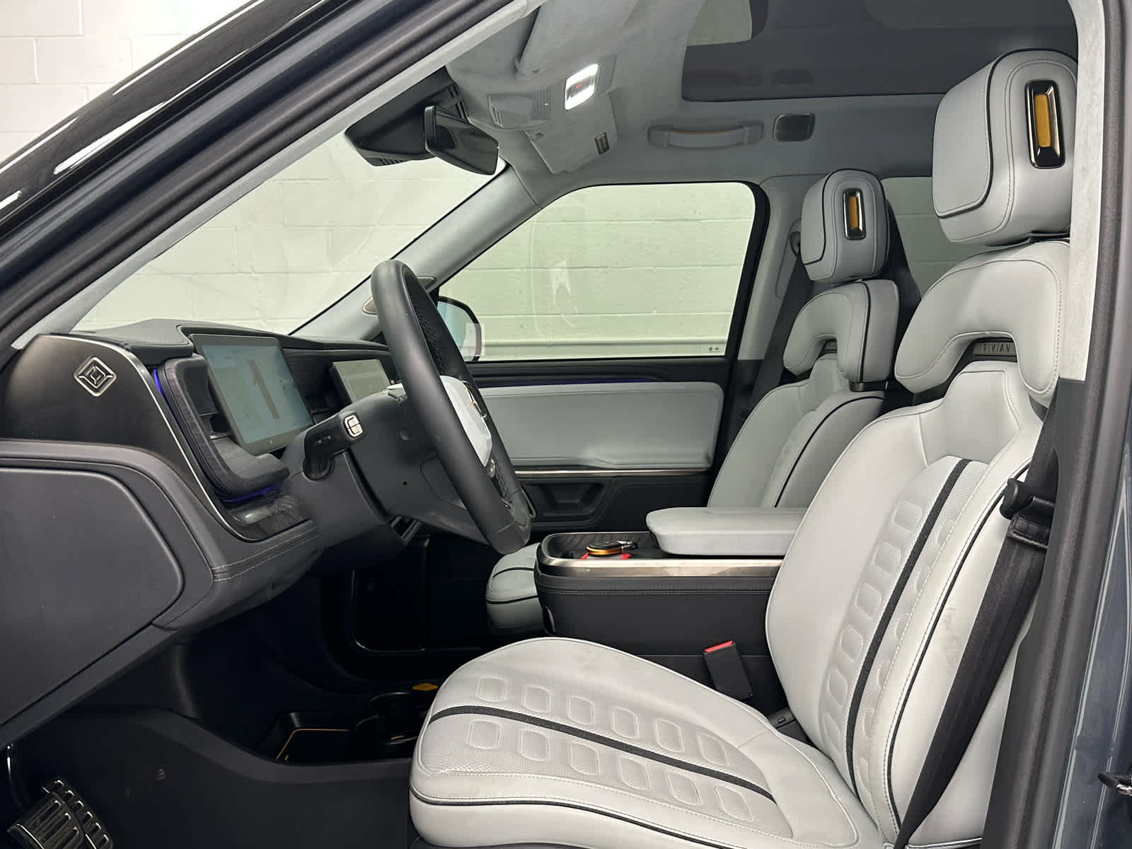 Used 2024 Rivian R1S Adventure Dual AWD/4WD image 11