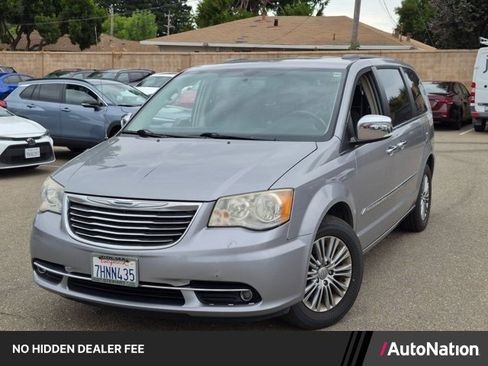 Used 2014 Chrysler Town & Country Touring-L w/ Driver Convenience Group FWD image 1