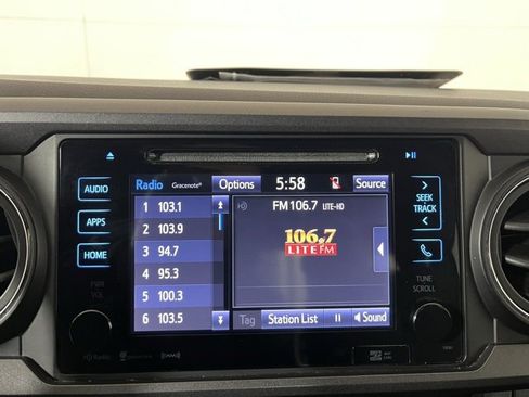 Used 2017 Toyota Tacoma TRD Sport w/ Tow Package (A/T) image 15