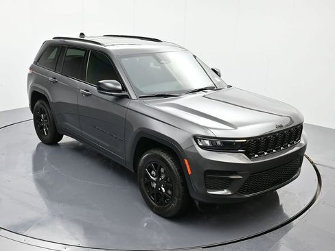New 2025 Jeep Grand Cherokee Altitude AWD/4WD image 31