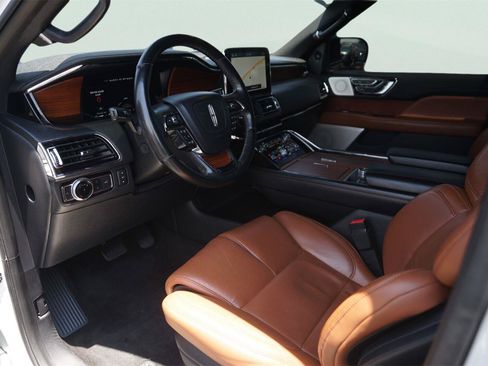 Used 2020 Lincoln Navigator Reserve w/ Luxury Package AWD/4WD image 8