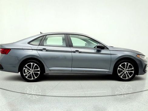 Used 2025 Volkswagen Jetta Sport FWD image 4