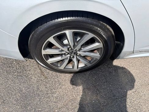 Used 2019 Lincoln Continental Premiere FWD image 9