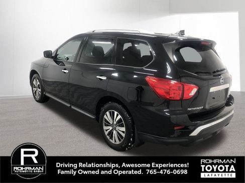 Used 2020 Nissan Pathfinder SV image 4