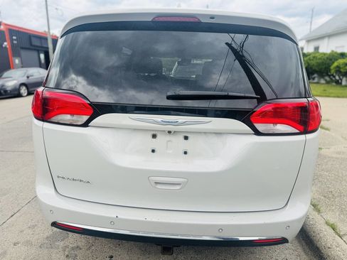 Used 2017 Chrysler Pacifica Touring-L Plus w/ Advanced Safetytec Group FWD image 6