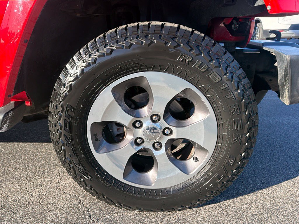 Used 2016 Jeep Wrangler Unlimited Sahara w/ Dual Top Group AWD/4WD image 9