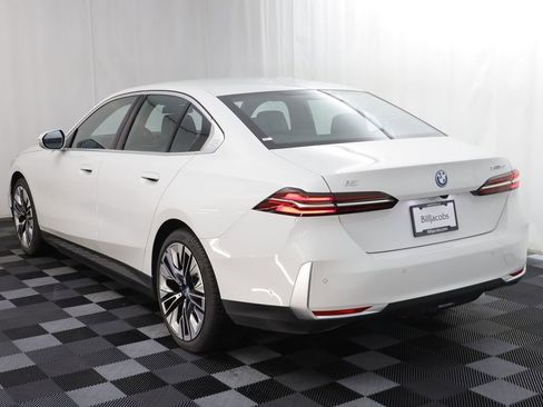 Certified 2025 BMW i5 xDrive40 w/ Premium Package AWD/4WD image 16