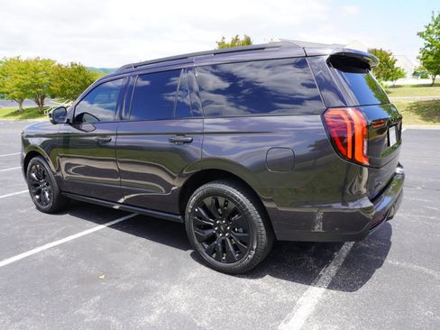 Used 2025 Ford Expedition Platinum w/ Stealth Appearance Package AWD/4WD image 11