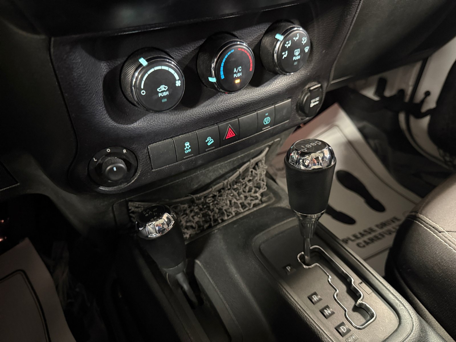 Used 2014 Jeep Wrangler Unlimited Sahara w/ Connectivity Group AWD/4WD image 30
