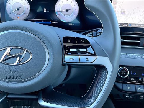 Used 2023 Hyundai Elantra SEL w/ Convenience Package FWD image 24