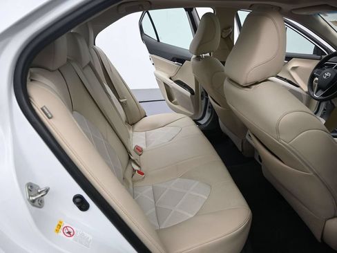 Used 2018 Toyota Camry XLE FWD image 19