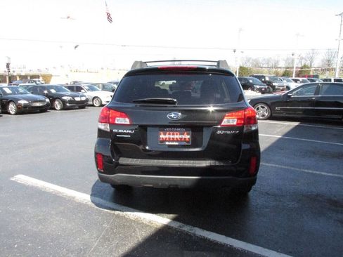 Used 2013 Subaru Outback 2.5i Premium AWD/4WD image 4