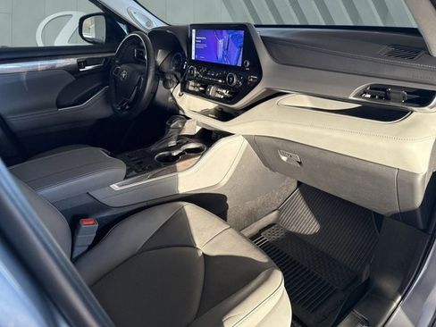 Used 2023 Toyota Highlander Platinum image 29